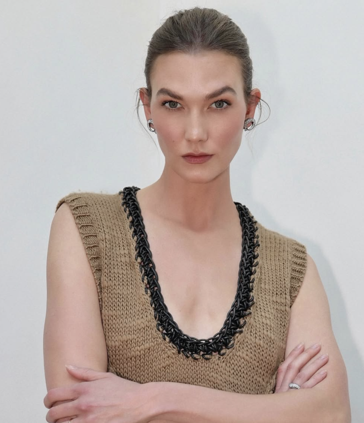 Karlie Kloss wears the black rhodium Maria earrings and ring on the red carpet of FIT’s Annual Gala Honoring Gap in New York City, styled by Natasha Colvin.