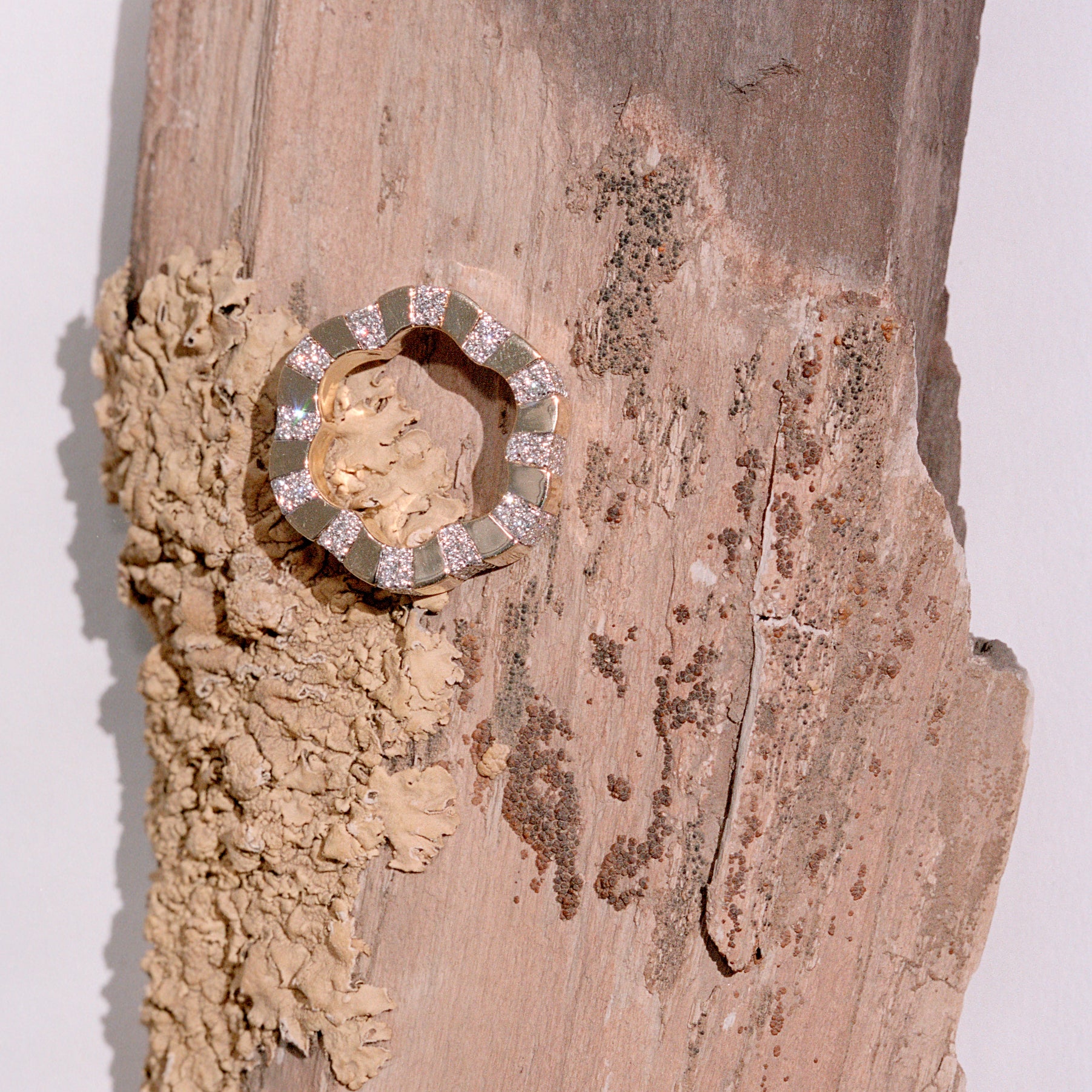Gold and diamond flower ring from the Sofia collection created by Isabel Delgado